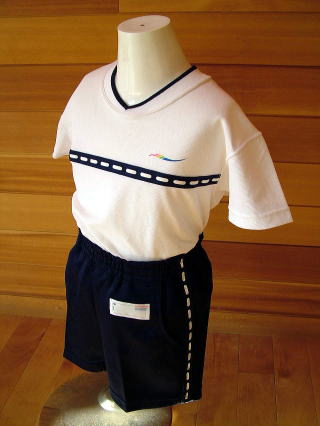 光明幼稚園の園服